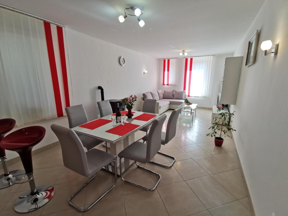Appartamento Parun Pola Esterno foto