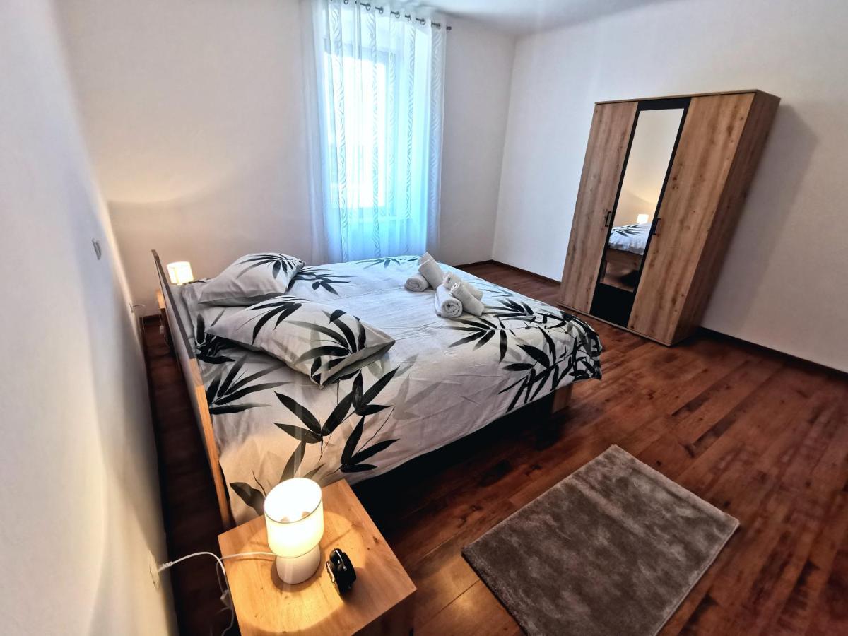 Appartamento Parun Pola Esterno foto