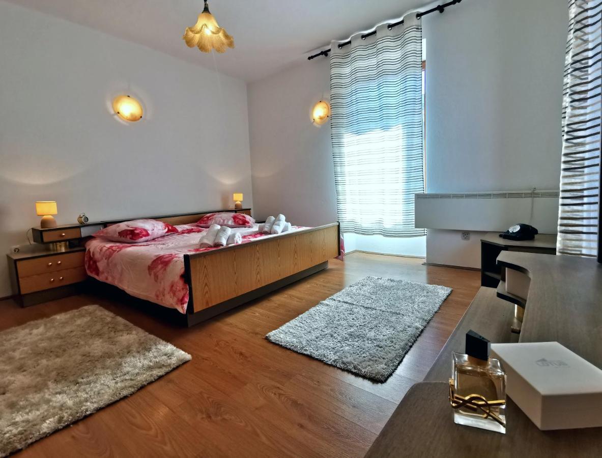 Appartamento Parun Pola Esterno foto