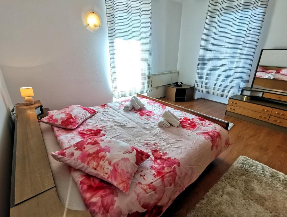 Appartamento Parun Pola Esterno foto