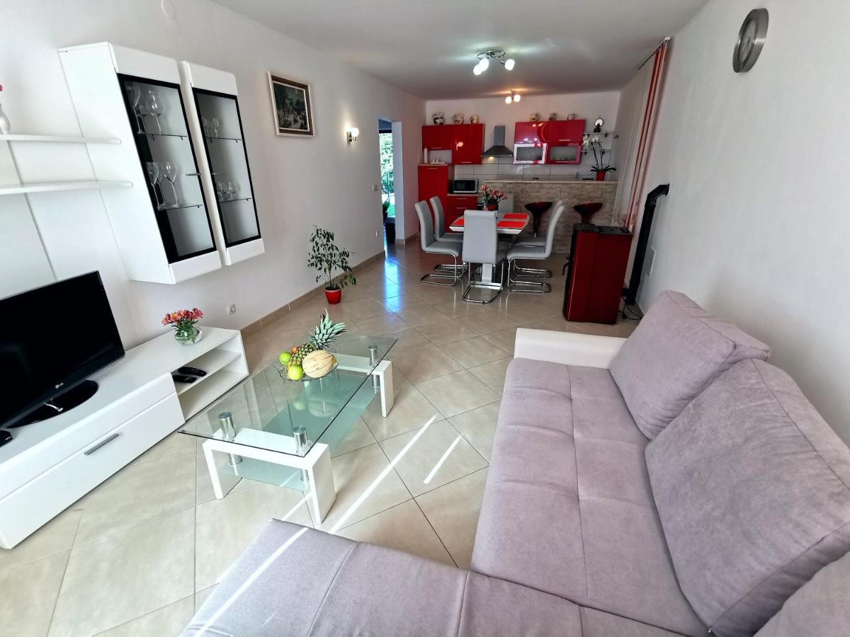 Appartamento Parun Pola Esterno foto