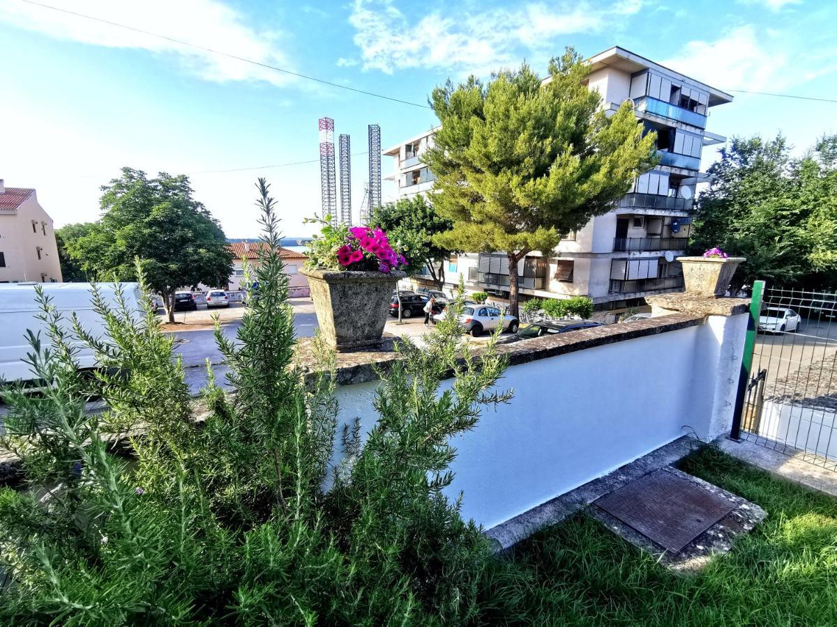 Appartamento Parun Pola Esterno foto